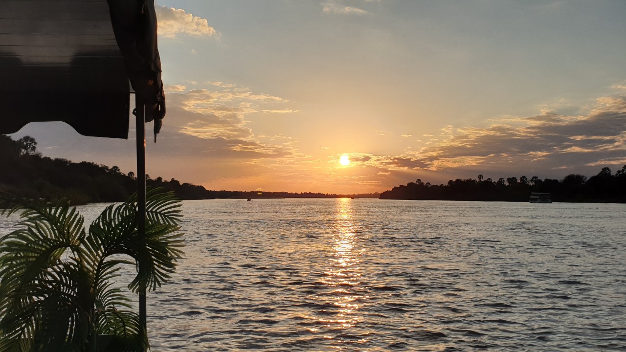 Sunset and dinner cruise on the Zambezi